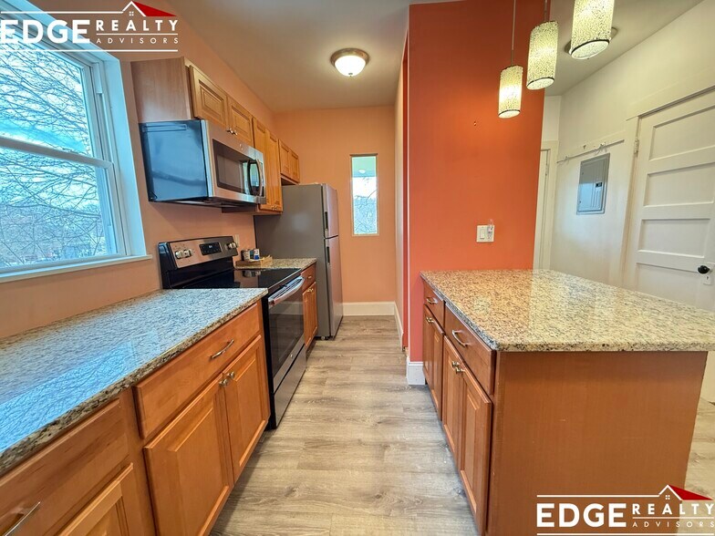 Building Photo - 12 Langley Rd