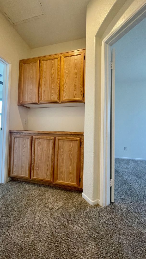 Building Photo - Impressive 2 Bdrm 2.5 Ba townhouse for ren...