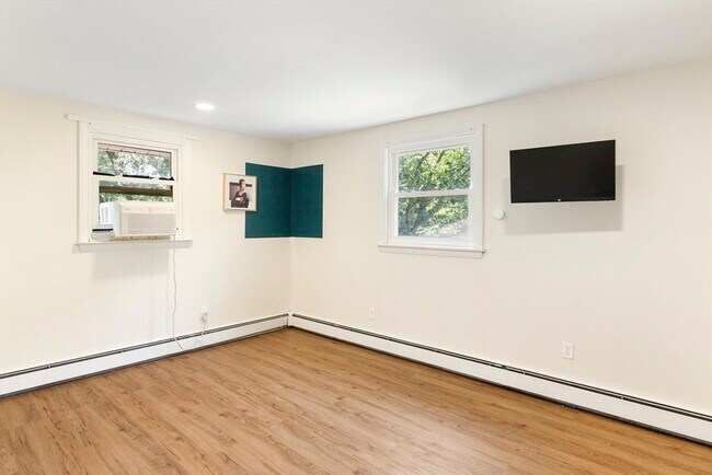 Building Photo - 164 Wilshire Dr