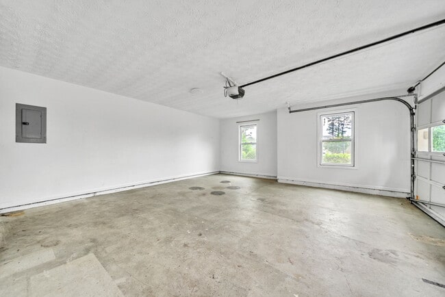 Building Photo - 825 Chatham Park Dr SW