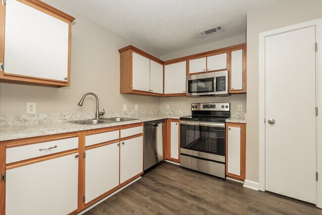 Building Photo - 1318 Lyndsey Ridge Dr