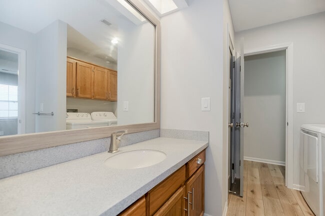 Building Photo - 12 Wallingford Dr