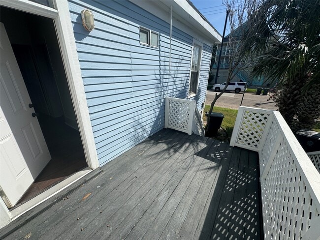 Building Photo - 801 8th St