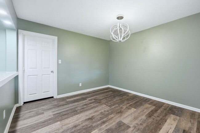 Building Photo - Updated 3BR Home with Fenced Yard & Garage