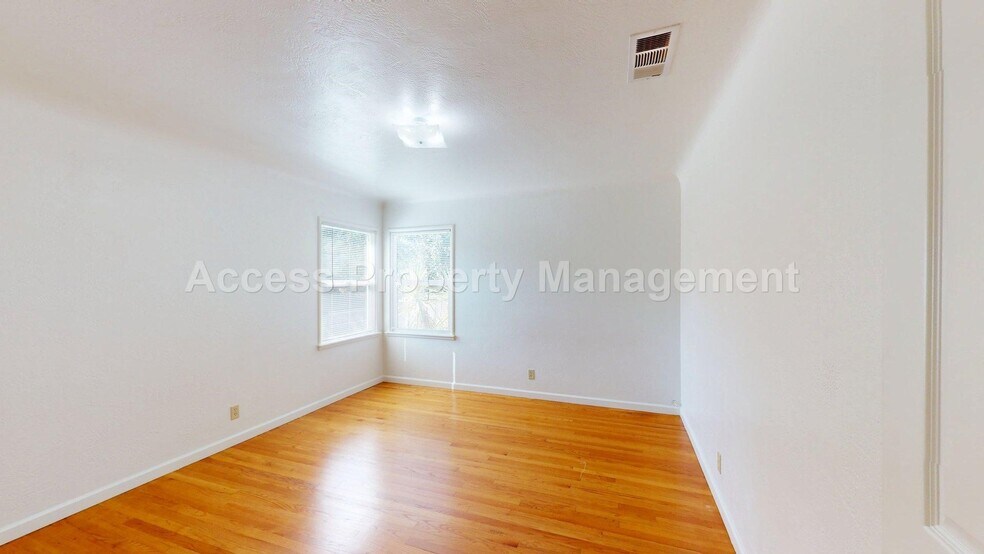 Building Photo - 2324 Bellamy St