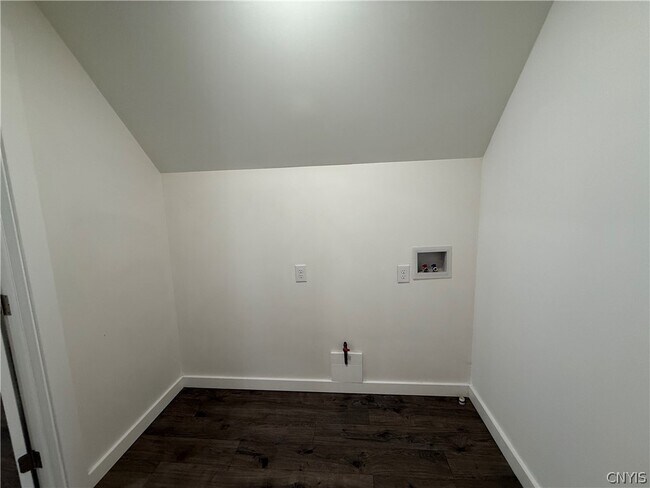 Building Photo - 614 N Mcbride St