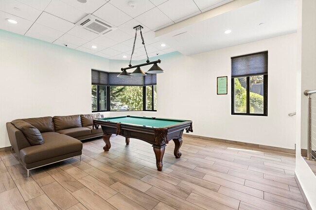 Building Photo - 45 River Dr S