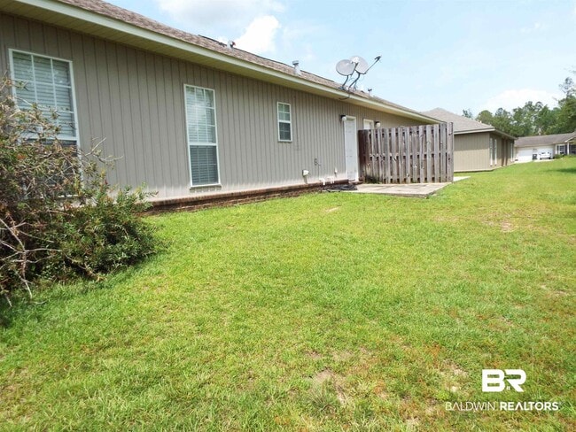 Building Photo - 33064 Stables Dr
