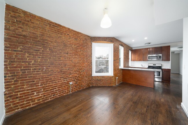 Building Photo - 386 Bergen Ave