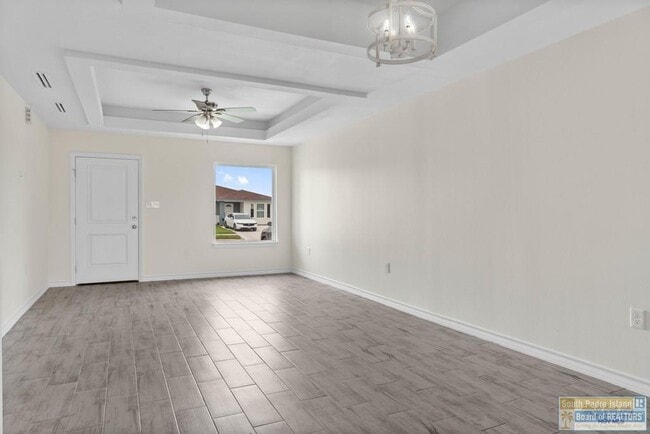 Building Photo - 690 Seminole Ln