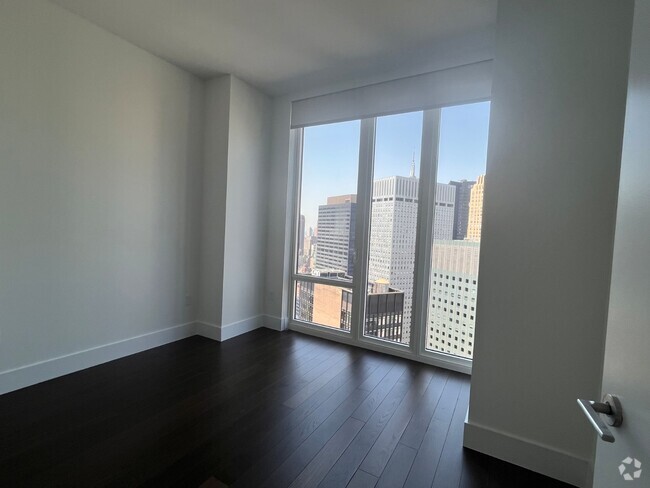 Building Photo - 222 E 44th St