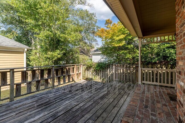 Building Photo - 15 Mulberry Ln