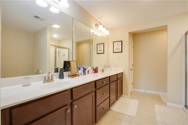 Building Photo - 5820 Shiloh Woods Dr