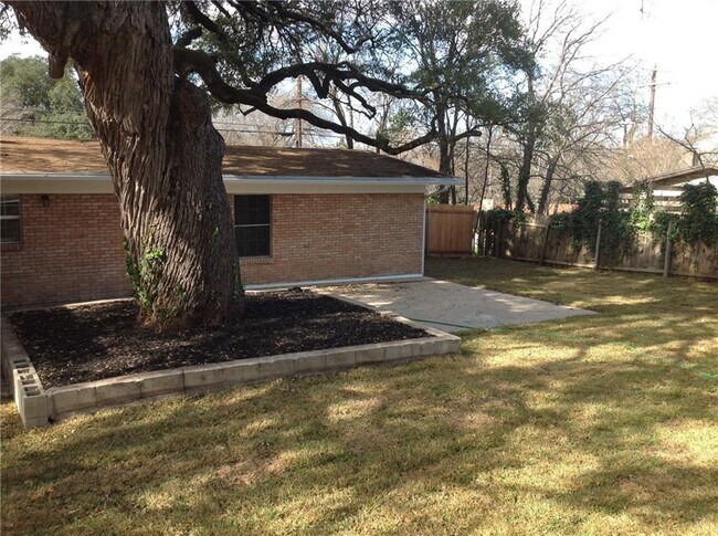 Building Photo - 11511 Whitewing Ave