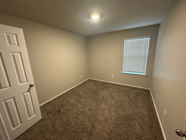 Building Photo - 5108 Karen Grn Dr