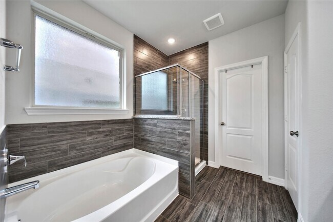 Building Photo - 331 Silver Carp Trl