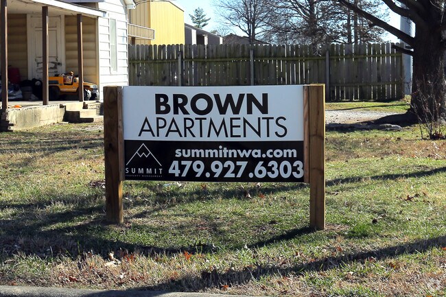 Building Photo - Brown Apartments