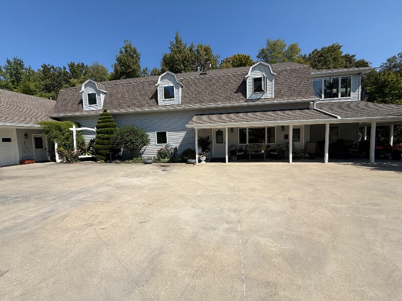 Building Photo - 5813 E State Rd 14