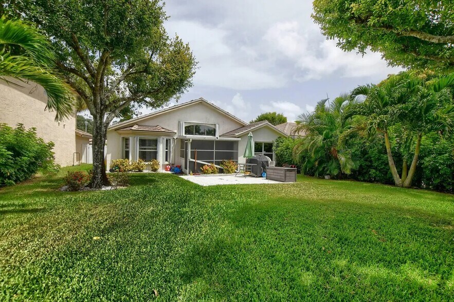 Backyard - 7927 Manor Forest Blvd