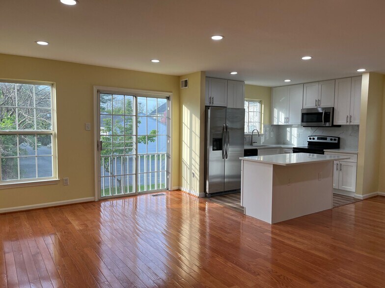 Building Photo - 11219 Potomac Oaks Dr