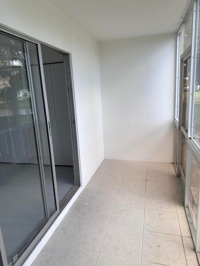 Building Photo - 319 Newport V