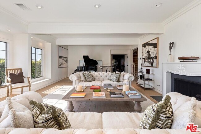 Building Photo - 1075 Wallace Ridge