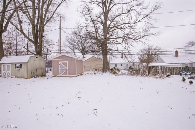 Building Photo - 1718 Maywood Rd