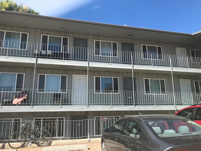 Building Photo - 715 Parker St