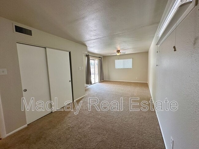 Building Photo - 1441 E Diamond Dr