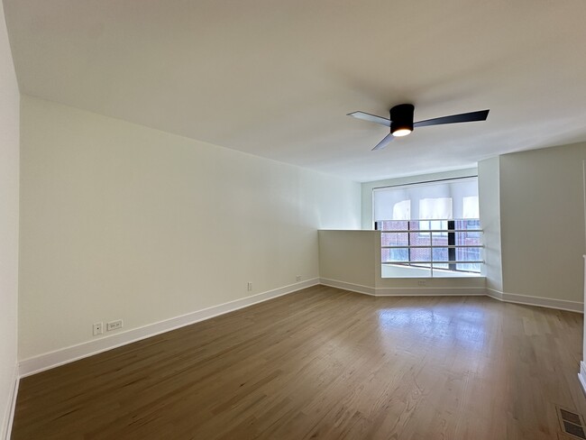 Building Photo - 949 W Grace St