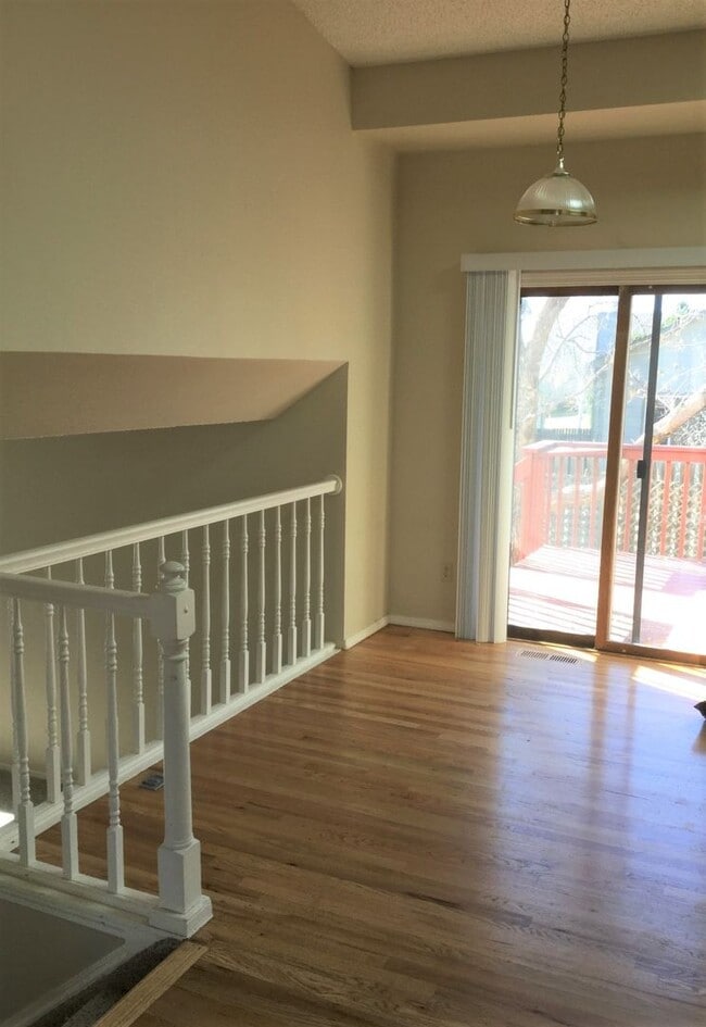Building Photo - 4 Bed 2.5 Bath Available Now - MileStone R...
