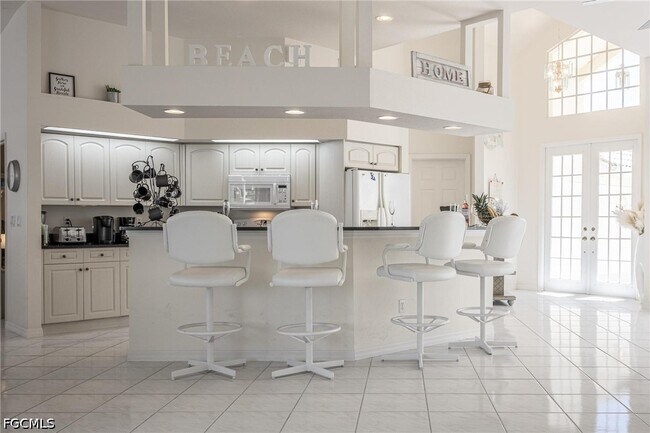 Building Photo - 4412 SW 26th Ave