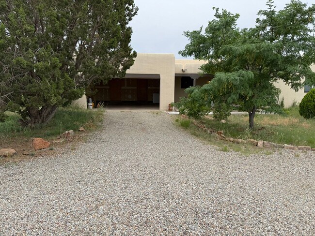 Building Photo - 19 Camerada Rd