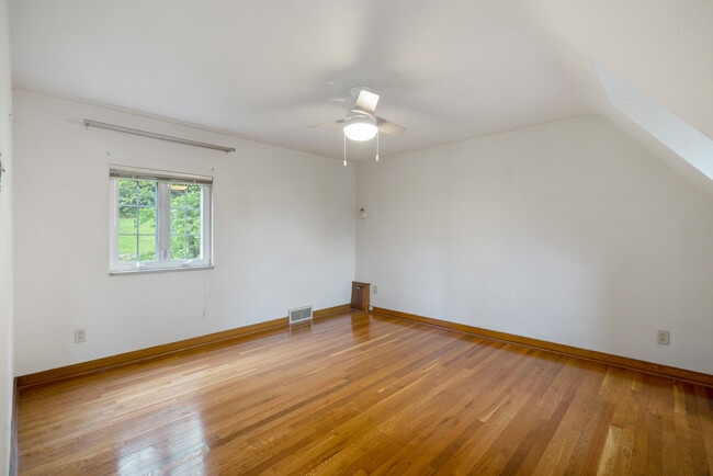 Building Photo - 840 Neely Heights Ave