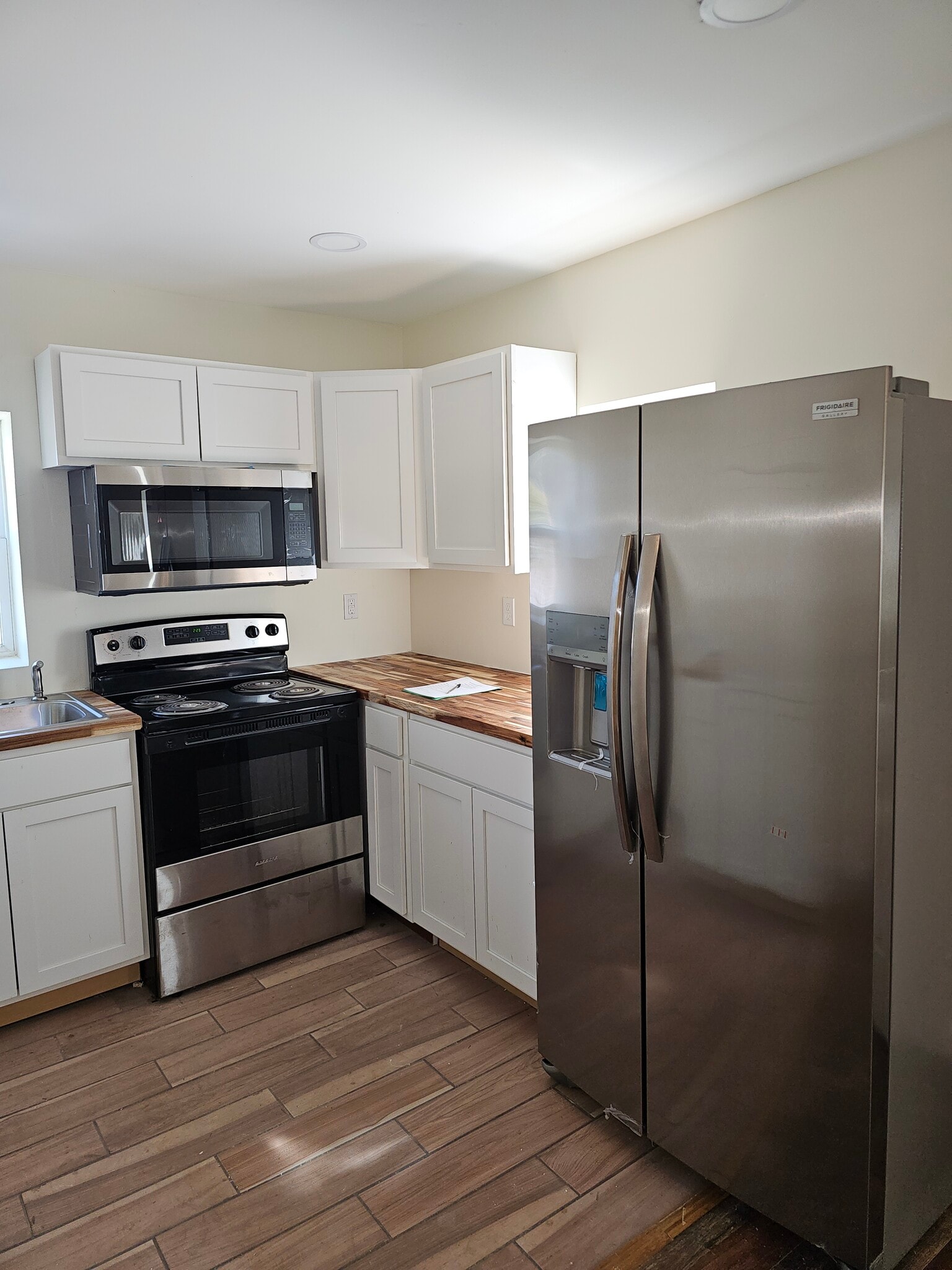 Kitchen - 389 Mingo St