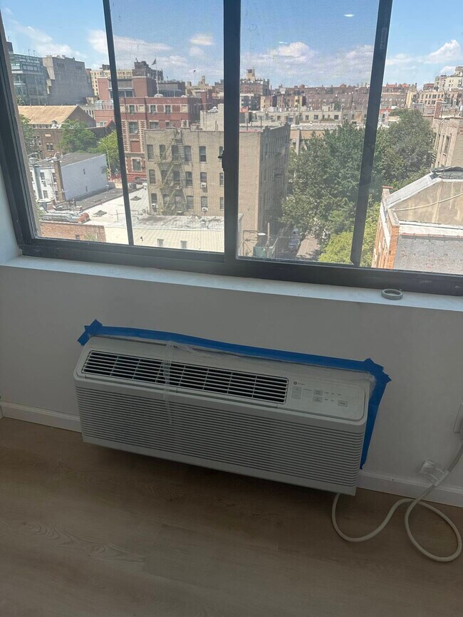 Building Photo - 947 College Ave