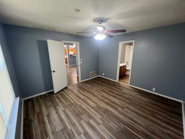 Building Photo - 1004 Wintercreek Dr