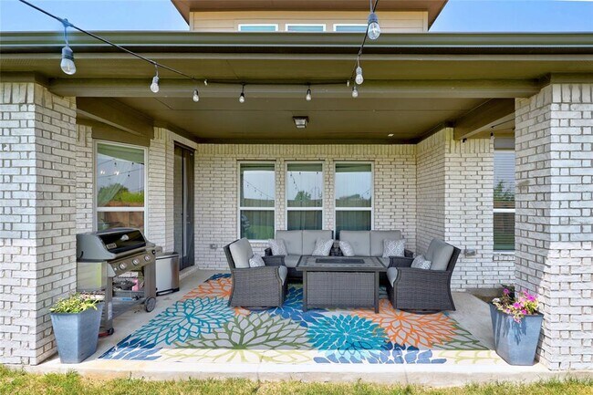 Building Photo - 317 Rock Knl St