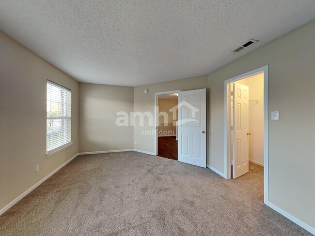 Building Photo - 13993 Meadow Lake Dr