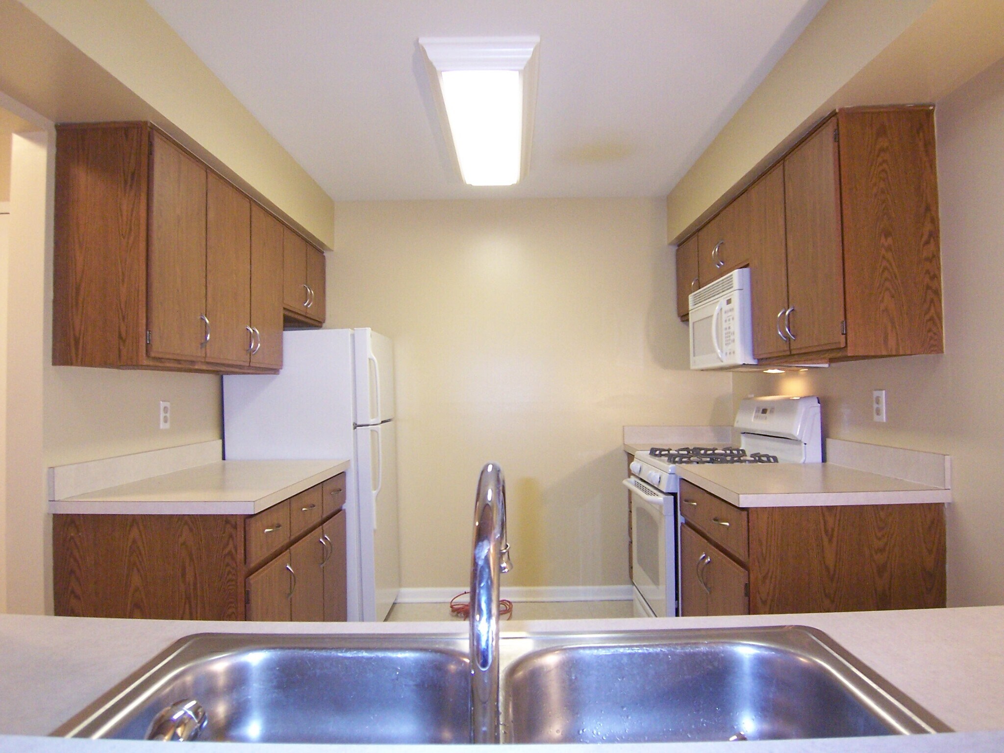 Building Photo - 111 Fieldcrest St