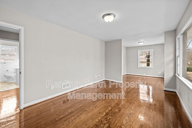 Building Photo - 1321 5 Mile Rd