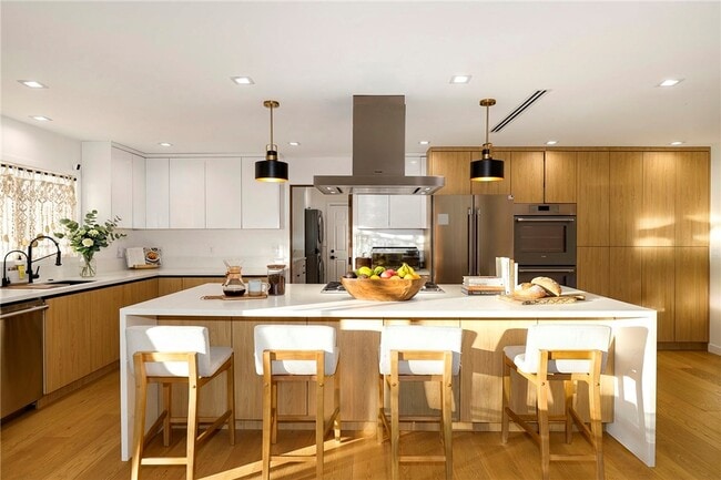 Building Photo - 9742 Farralone Ave