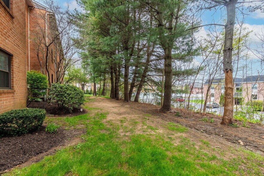 Building Photo - 3307 Valley Dr