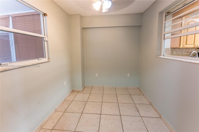 Building Photo - 7553 W 4th Ct