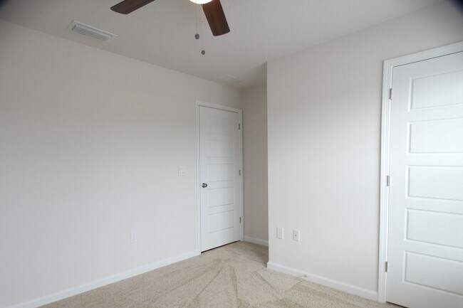 Building Photo - 4 Bedroom Home - Bridlewood