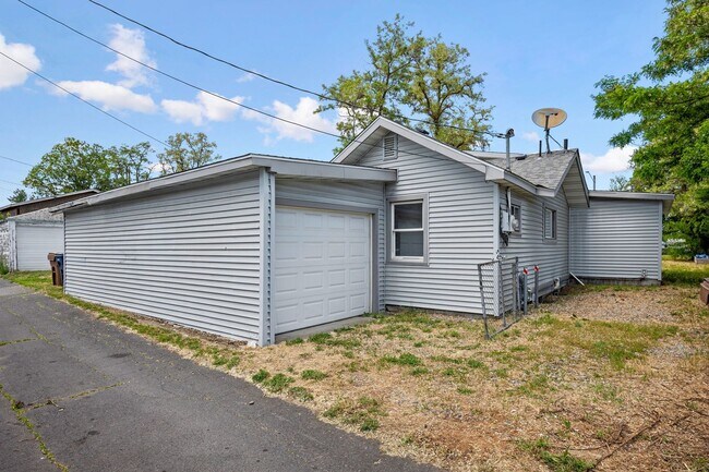 Building Photo - Lidgerwood Area 4 Bedroom 2 Bathroom Home!