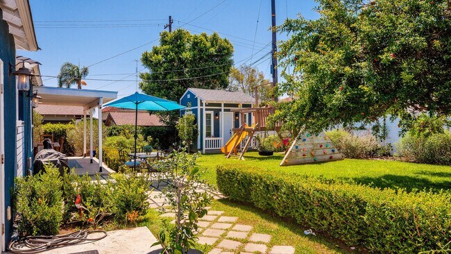 Building Photo - Single story, 4 bedroom, plus detached off...