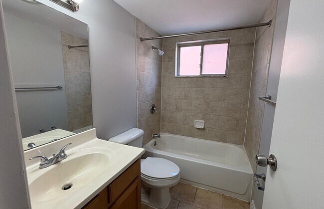 Building Photo - 545 Lowell Ave