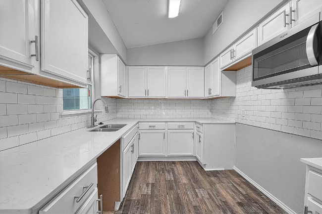 Building Photo - 4305 NW Ridgecrest Dr