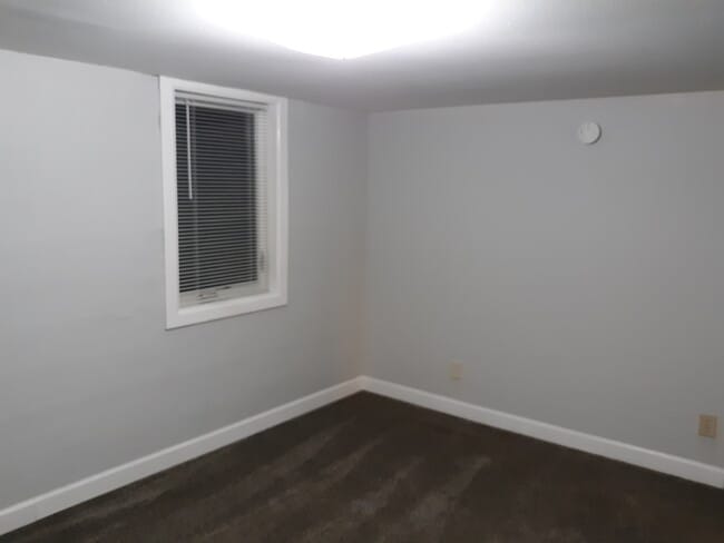 Building Photo - Neligh Triplex